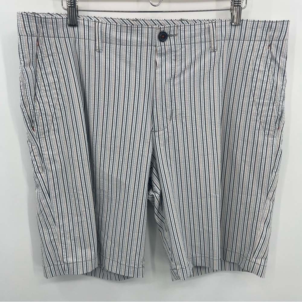 Tommy Bahama 38 Nylon Seersucker Grey White Vertical Stripe Short